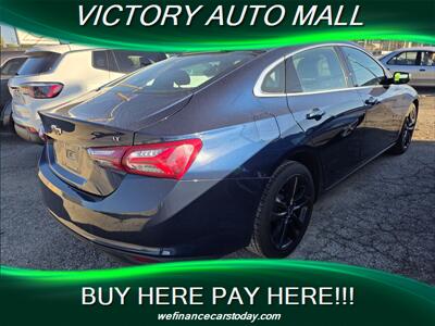 2022 Chevrolet Malibu LT   - Photo 2 - Toledo, OH 43612
