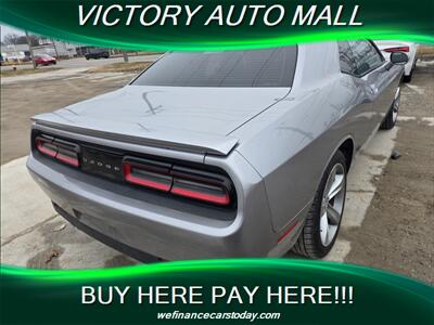 2016 Dodge Challenger SXT   - Photo 2 - Toledo, OH 43612