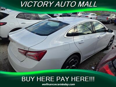 2022 Chevrolet Malibu LT   - Photo 2 - Toledo, OH 43612