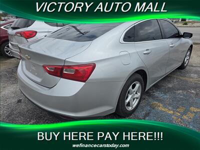 2018 Chevrolet Malibu LS   - Photo 2 - Toledo, OH 43612