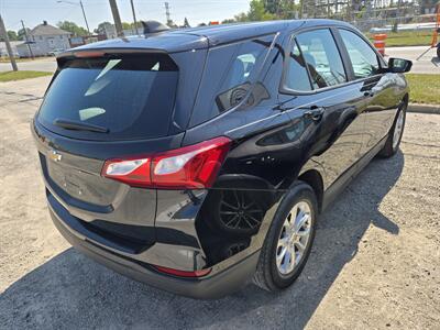 2021 Chevrolet Equinox LS   - Photo 2 - Toledo, OH 43612