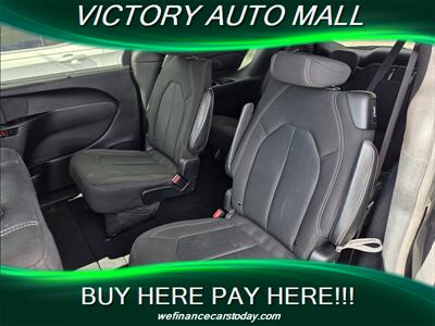 2020 Chrysler Pacifica Touring - Photo 4 - Toledo, OH 43612