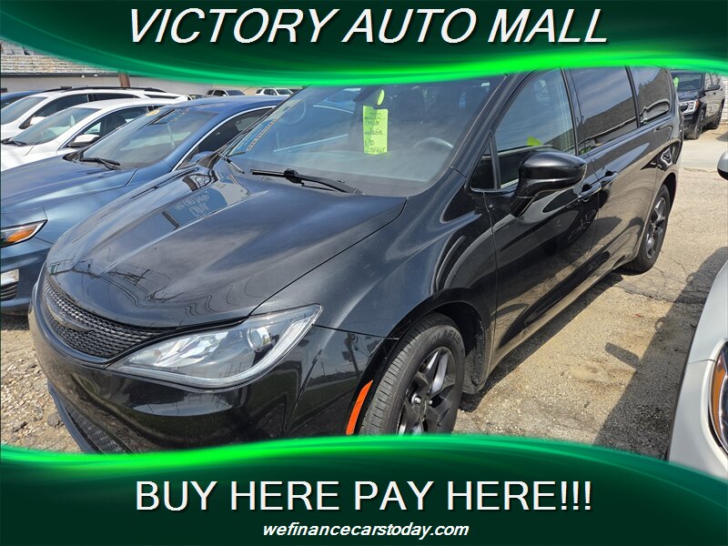 2020 Chrysler Pacifica Touring   - Photo 1 - Toledo, OH 43612