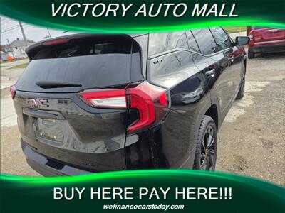 2023 GMC Terrain SLT   - Photo 2 - Toledo, OH 43612