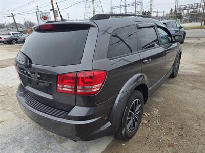 2018 Dodge Journey SE   - Photo 2 - Toledo, OH 43612