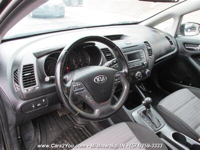 2015 Kia Forte5 EX   - Photo 9 - Mishawaka, IN 46545