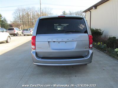 2019 Dodge Grand Caravan SXT   - Photo 4 - Mishawaka, IN 46545