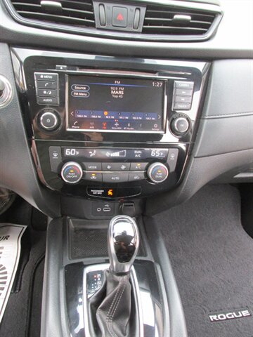 2019 Nissan Rogue SV 4x4 - Photo 28 - Mishawaka, IN 46545
