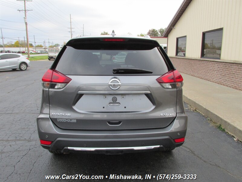 2019 Nissan Rogue SV 4x4 - Photo 6 - Mishawaka, IN 46545
