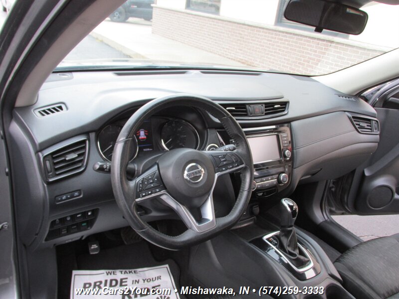 2019 Nissan Rogue SV 4x4 - Photo 11 - Mishawaka, IN 46545