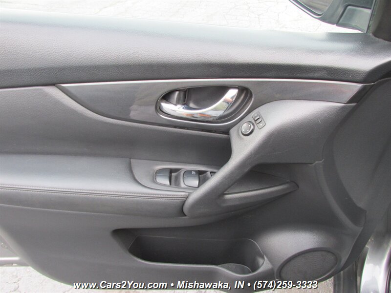 2019 Nissan Rogue SV 4x4 - Photo 9 - Mishawaka, IN 46545