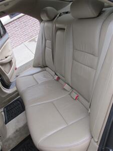 2006 Honda Accord EX w/Leather   - Photo 14 - Mishawaka, IN 46545