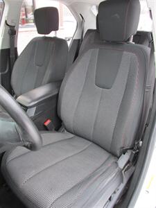 2017 Chevrolet Equinox LT   - Photo 11 - Mishawaka, IN 46545