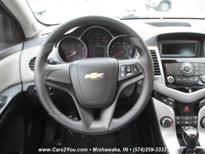 2014 Chevrolet Cruze LS Manual   - Photo 20 - Mishawaka, IN 46545