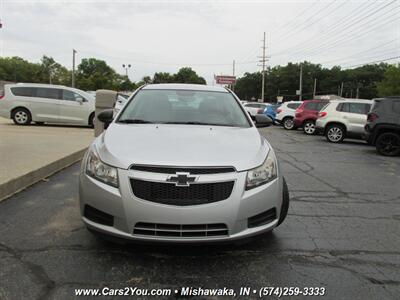 2014 Chevrolet Cruze LS Manual   - Photo 2 - Mishawaka, IN 46545