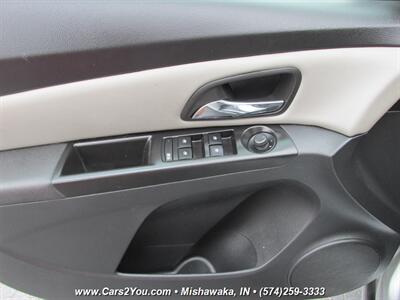 2014 Chevrolet Cruze LS Manual   - Photo 8 - Mishawaka, IN 46545