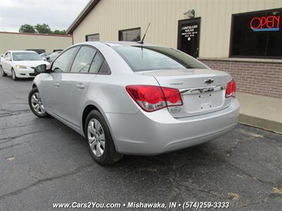 2014 Chevrolet Cruze LS Manual   - Photo 4 - Mishawaka, IN 46545