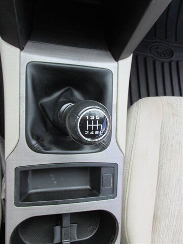 2013 Subaru Legacy 2.5i AWD - Photo 26 - Mishawaka, IN 46545