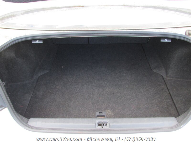 2013 Subaru Legacy 2.5i AWD - Photo 12 - Mishawaka, IN 46545