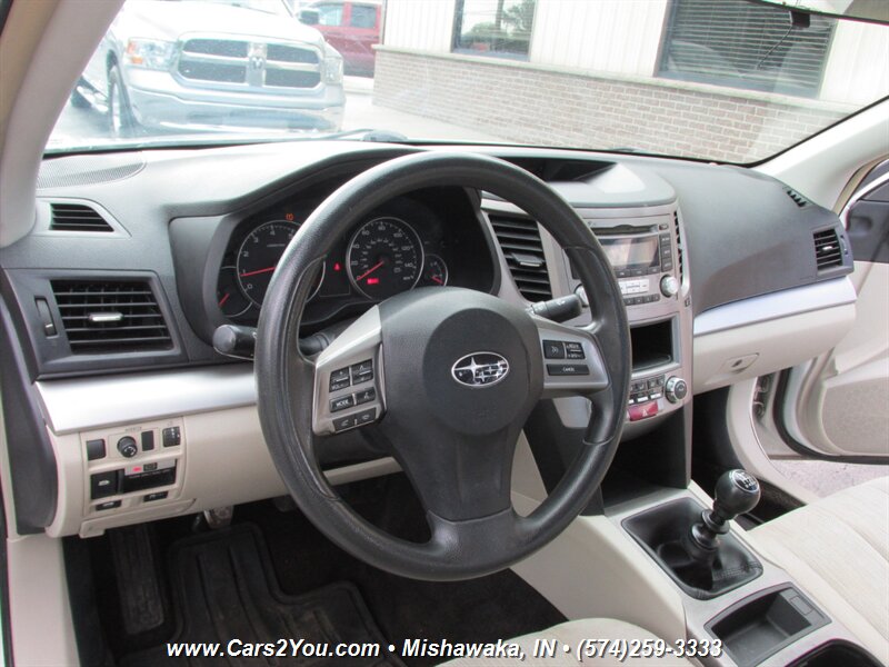 2013 Subaru Legacy 2.5i AWD - Photo 8 - Mishawaka, IN 46545