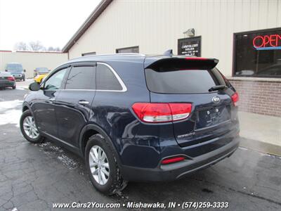 2017 Kia Sorento LX 4x4 - Photo 4 - Mishawaka, IN 46545