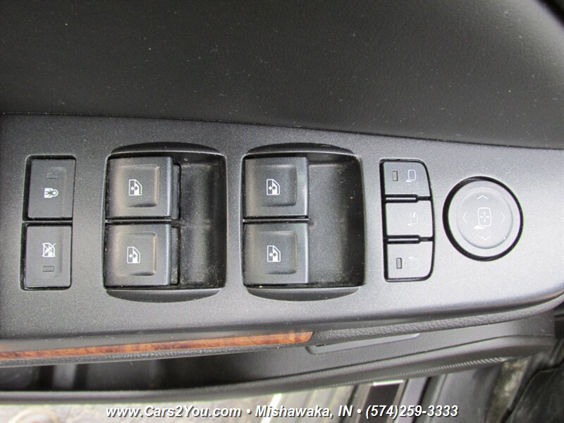 2016 Chevrolet Suburban LTZ 4x4 - Photo 12 - Mishawaka, IN 46545