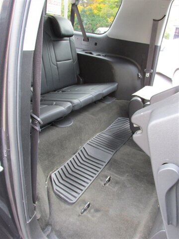 2016 Chevrolet Suburban LTZ 4x4 - Photo 26 - Mishawaka, IN 46545