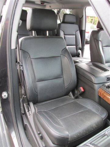 2016 Chevrolet Suburban LTZ 4x4 - Photo 29 - Mishawaka, IN 46545