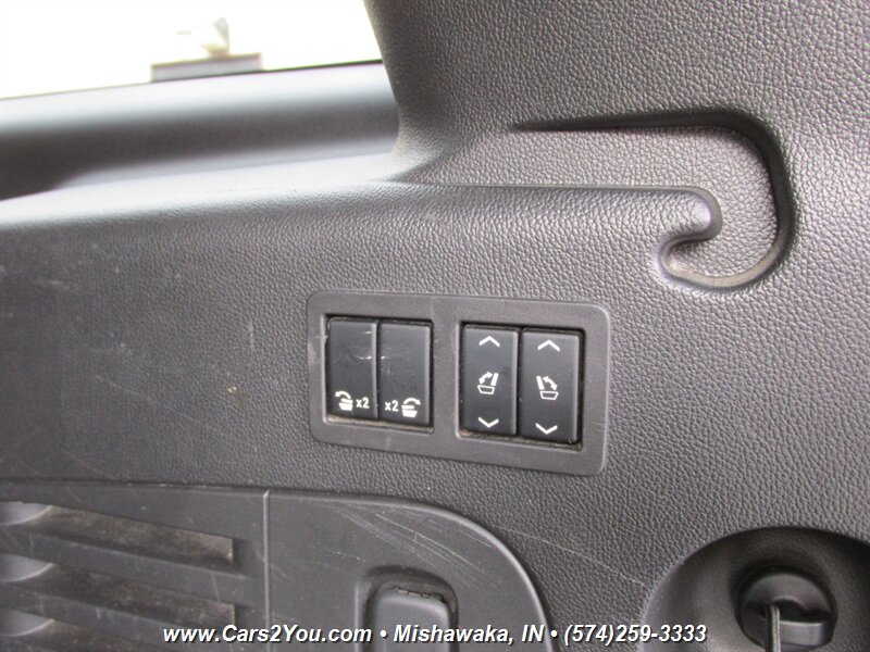 2016 Chevrolet Suburban LTZ 4x4 - Photo 23 - Mishawaka, IN 46545
