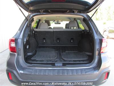 2018 Subaru Outback 2.5i Premium AWD   - Photo 14 - Mishawaka, IN 46545