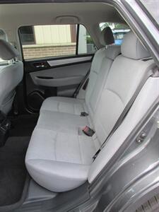 2018 Subaru Outback 2.5i Premium AWD   - Photo 13 - Mishawaka, IN 46545