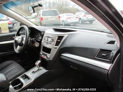 2011 Subaru Outback 2.5i AWD   - Photo 15 - Mishawaka, IN 46545