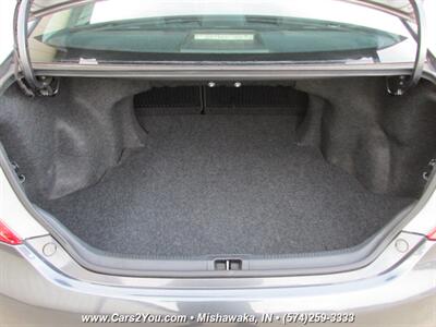 2012 Toyota Camry SE   - Photo 12 - Mishawaka, IN 46545