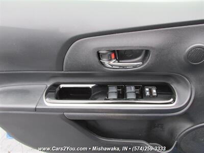 2017 Toyota Prius Hybrid   - Photo 9 - Mishawaka, IN 46545