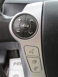 2017 Toyota Prius Hybrid   - Photo 21 - Mishawaka, IN 46545