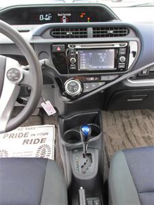 2017 Toyota Prius Hybrid   - Photo 23 - Mishawaka, IN 46545