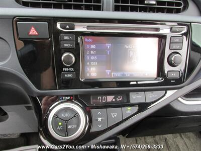2017 Toyota Prius Hybrid   - Photo 26 - Mishawaka, IN 46545