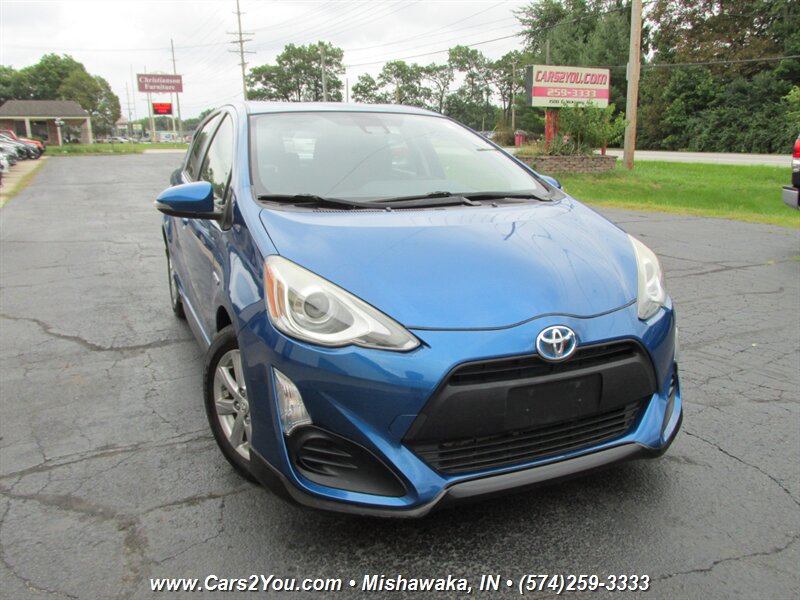 2017 Toyota Prius Hybrid   - Photo 1 - Mishawaka, IN 46545