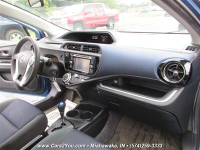 2017 Toyota Prius Hybrid   - Photo 17 - Mishawaka, IN 46545