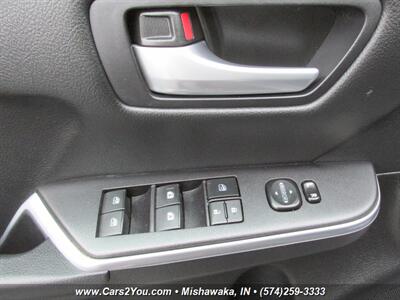 2015 Toyota Camry SE   - Photo 10 - Mishawaka, IN 46545