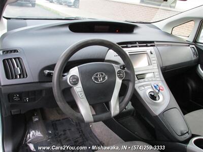 2014 Toyota Prius Hybrid Electric   - Photo 8 - Mishawaka, IN 46545