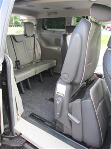2017 Kia Sedona LX Plus   - Photo 18 - Mishawaka, IN 46545