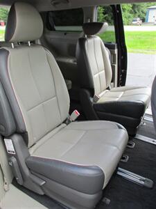 2017 Kia Sedona LX Plus   - Photo 20 - Mishawaka, IN 46545