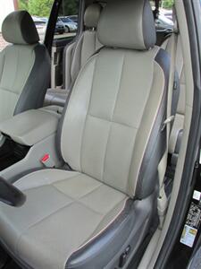 2017 Kia Sedona LX Plus   - Photo 11 - Mishawaka, IN 46545