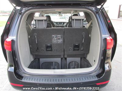 2017 Kia Sedona LX Plus   - Photo 17 - Mishawaka, IN 46545
