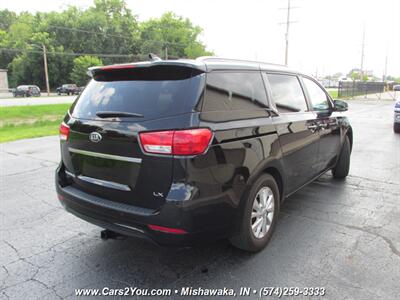 2017 Kia Sedona LX Plus   - Photo 7 - Mishawaka, IN 46545