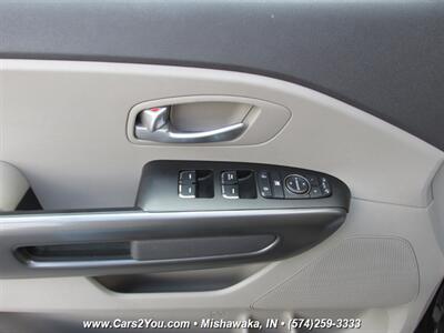 2017 Kia Sedona LX Plus   - Photo 9 - Mishawaka, IN 46545