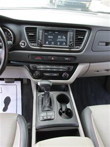 2017 Kia Sedona LX Plus   - Photo 29 - Mishawaka, IN 46545