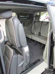 2017 Kia Sedona LX Plus   - Photo 15 - Mishawaka, IN 46545