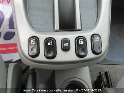 2005 Chevrolet Equinox LS 4x4   - Photo 10 - Mishawaka, IN 46545